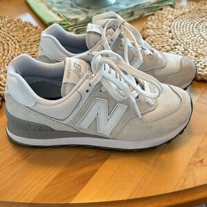 Women’s New Balance 574- lightly worn- 6